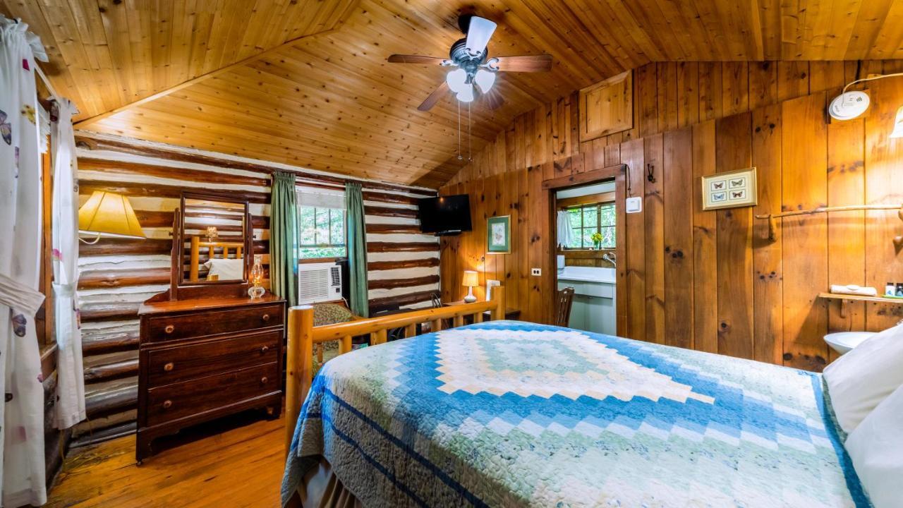 Log Cabin Motor Court 阿什维尔 外观 照片