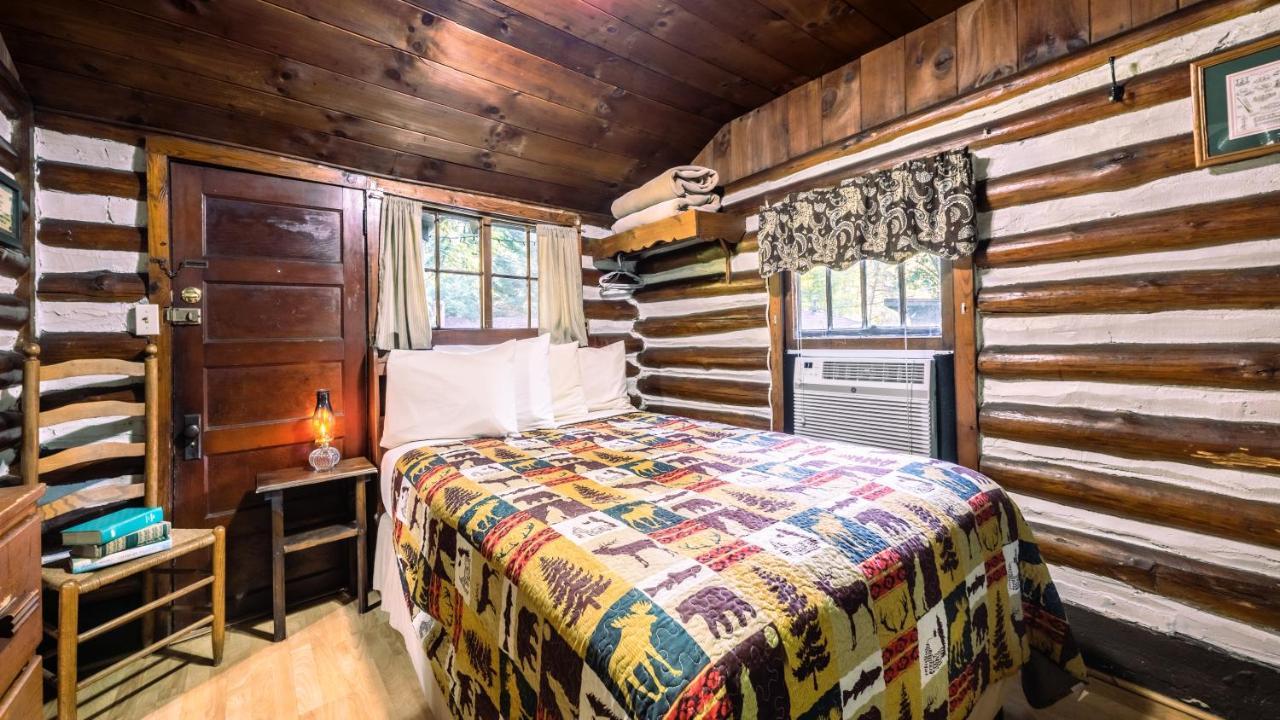 Log Cabin Motor Court 阿什维尔 外观 照片