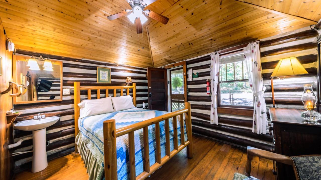 Log Cabin Motor Court 阿什维尔 外观 照片