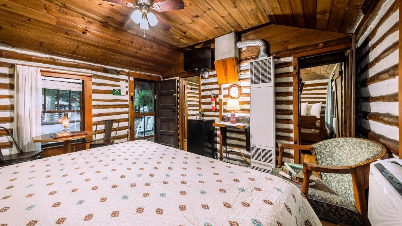 Log Cabin Motor Court 阿什维尔 外观 照片