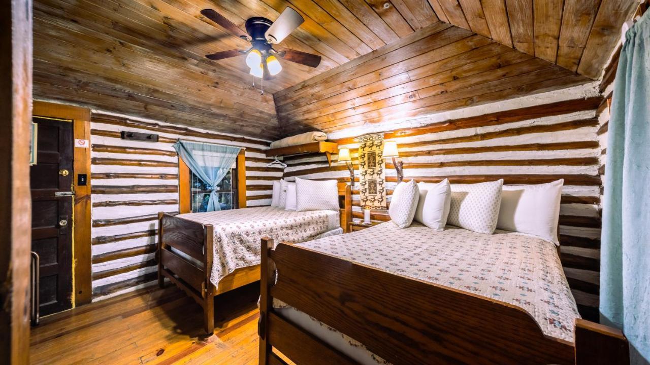 Log Cabin Motor Court 阿什维尔 外观 照片