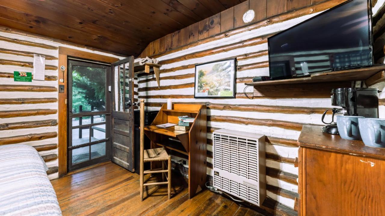 Log Cabin Motor Court 阿什维尔 外观 照片