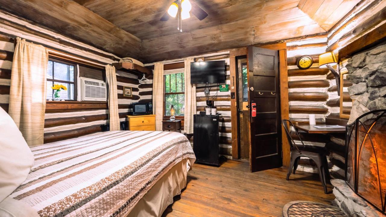 Log Cabin Motor Court 阿什维尔 外观 照片