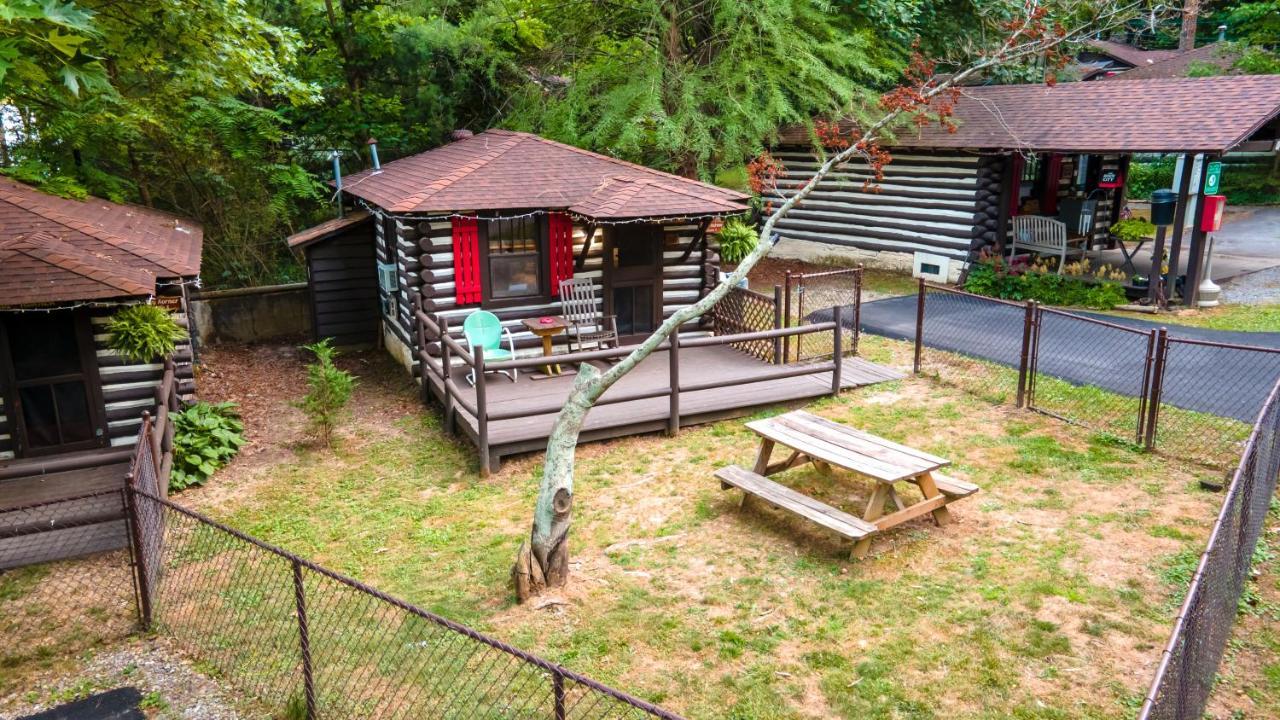 Log Cabin Motor Court 阿什维尔 外观 照片