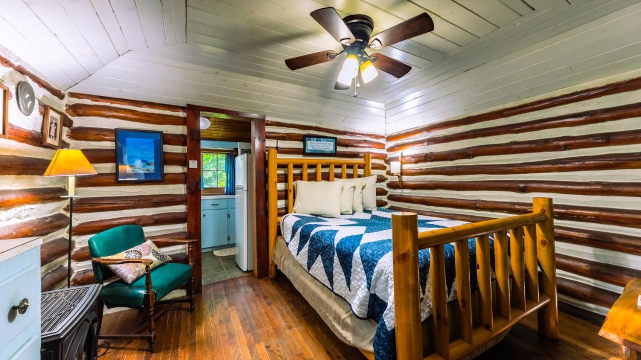 Log Cabin Motor Court 阿什维尔 外观 照片